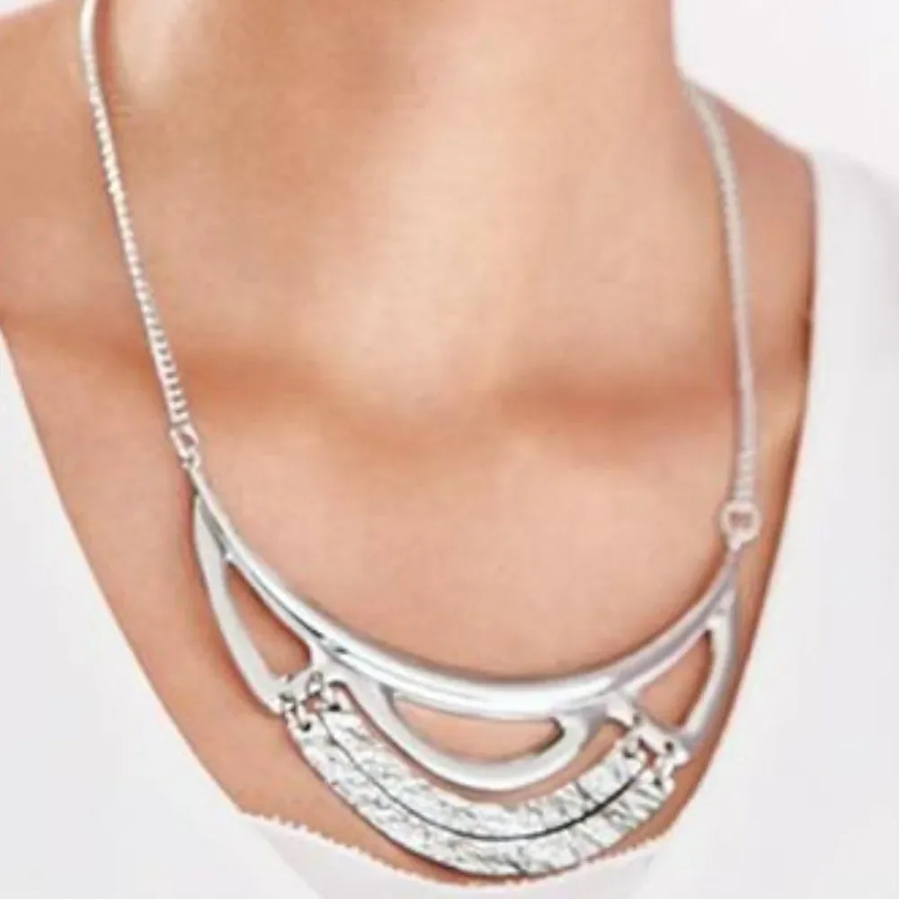 AVON Hammered Sunrise Necklace and Earring Giftset ~ NEW!!!